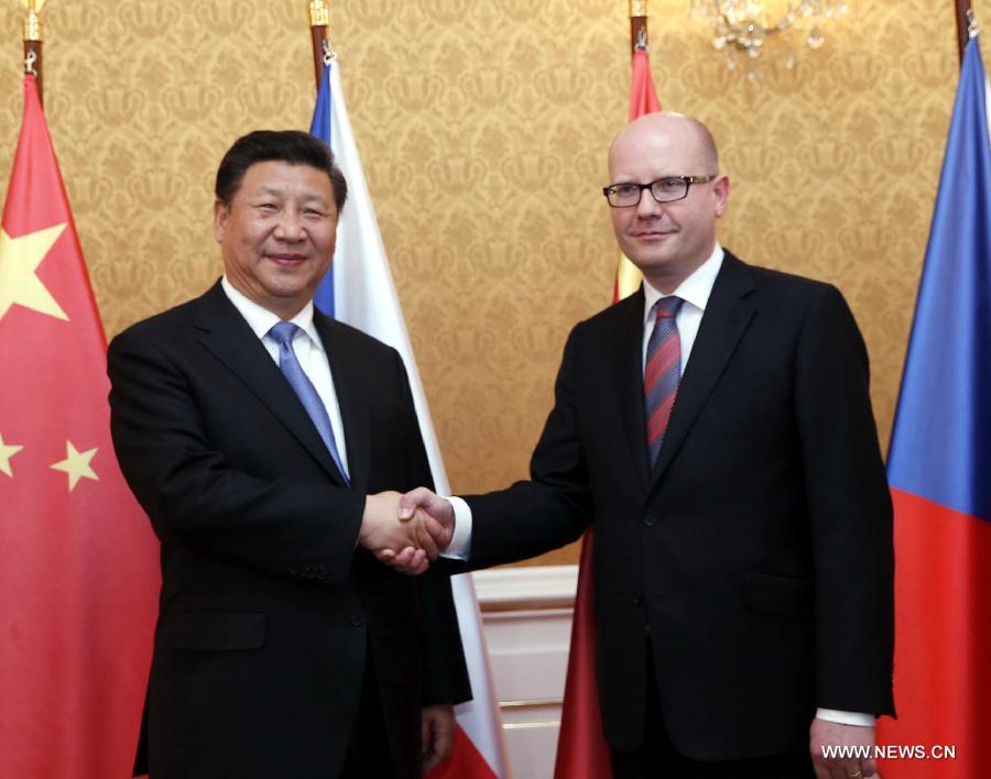 Председатель КНР Си Цзиньпин сегодня здесь встретился с премьер-министром Чехии Богуславом Соботкой.