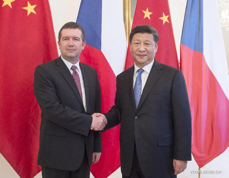 Председатель КНР Си Цзиньпин сегодня в чешской столице провел встречу со спикером палаты представителей Чехии Яном Гамачеком.