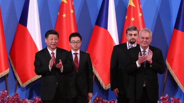 Си Цзиньпин и президент Чехии Милош Земан приняли участие в мероприятии 'Китайско- чешское торгово-экономическое сотрудничество'