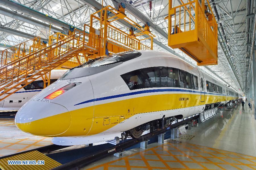 В цехах корпорации CRRC Changchun Railway Vehicles в Чанчуне сегодня было завершено изготовление первого высокоскоростного железнодорожного состава собственной разработки, рассчитанного на эксплуатацию в горных районах с низкой температурой воздуха.