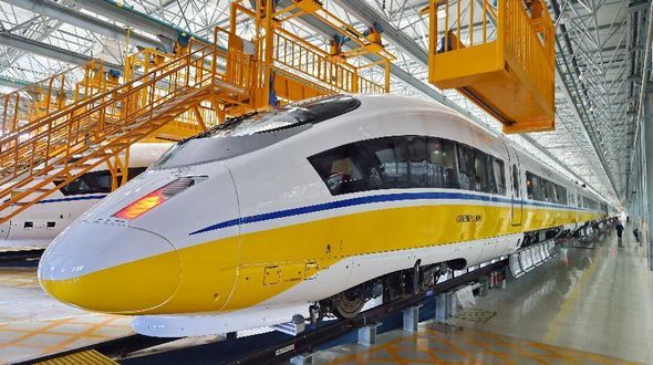 В Китае сошел с конвейера первый поезд-'альпинист' с проектной скоростью в 350 км/ч