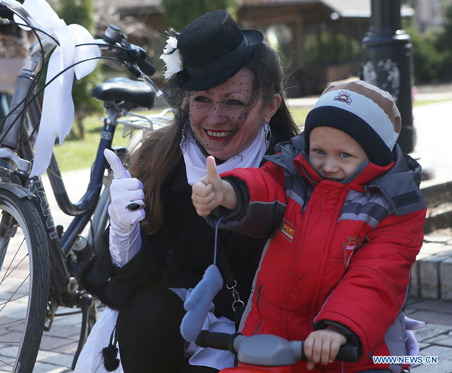 Это мероприятие планируется сделать ежегодным и приурочить к 1-му апреля -- Дню смеха, а за лучшие костюмы и оформление велосипедов вручать призы. 