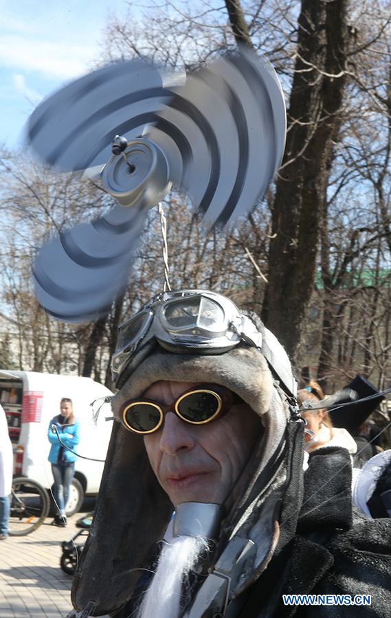 Это мероприятие планируется сделать ежегодным и приурочить к 1-му апреля -- Дню смеха, а за лучшие костюмы и оформление велосипедов вручать призы. 