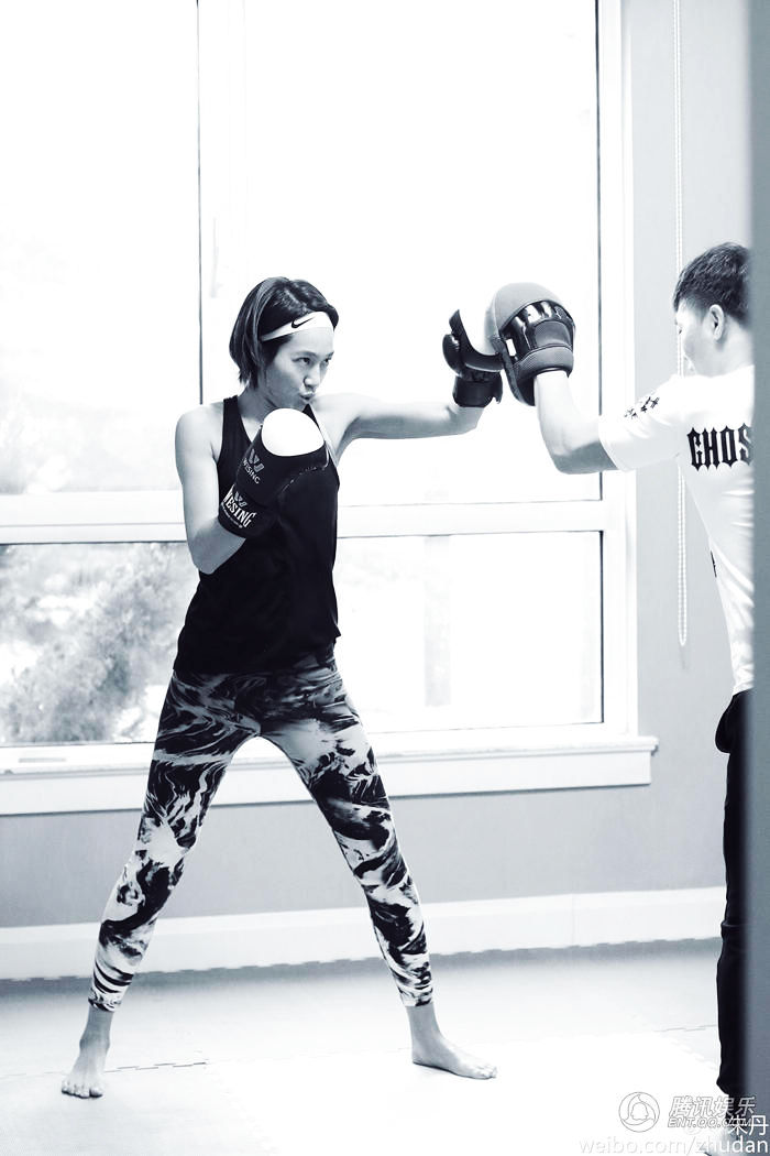 Телеведущая Чжу Дань