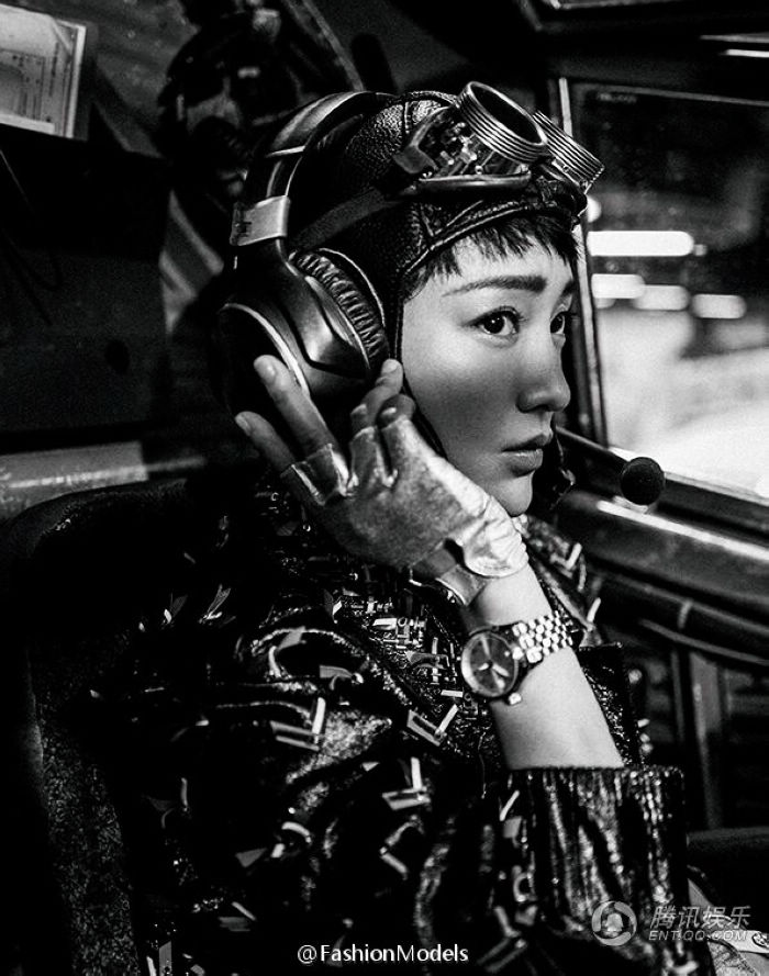 Чжоу Сюнь в новых фото с винтажным стилем