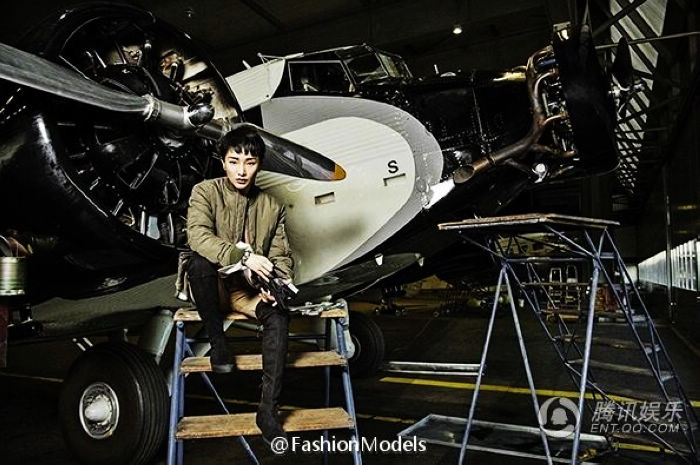 Чжоу Сюнь в новых фото с винтажным стилем