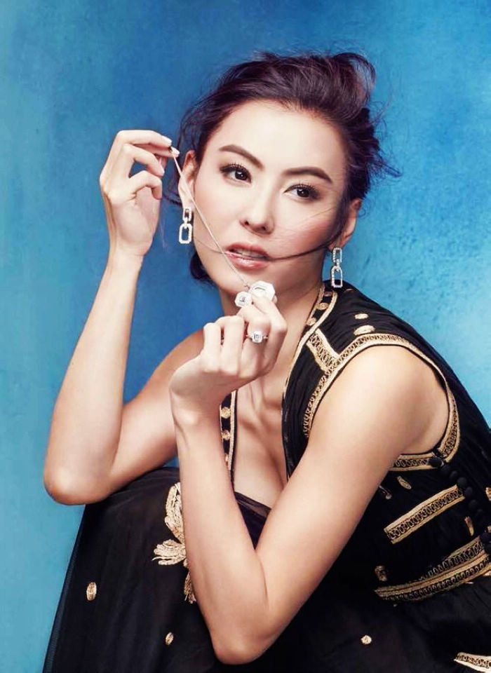 Сянганская звезда Чжан Бочжи попала на обложку журнала «REVOLUTION»