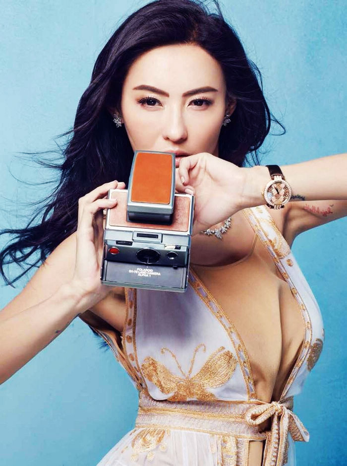 Сянганская звезда Чжан Бочжи попала на обложку журнала «REVOLUTION»