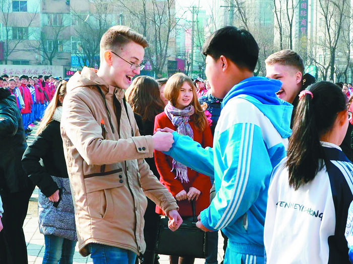 Дружественные обмены между китайскими и российскими учениками в г. Суйфэньхэ