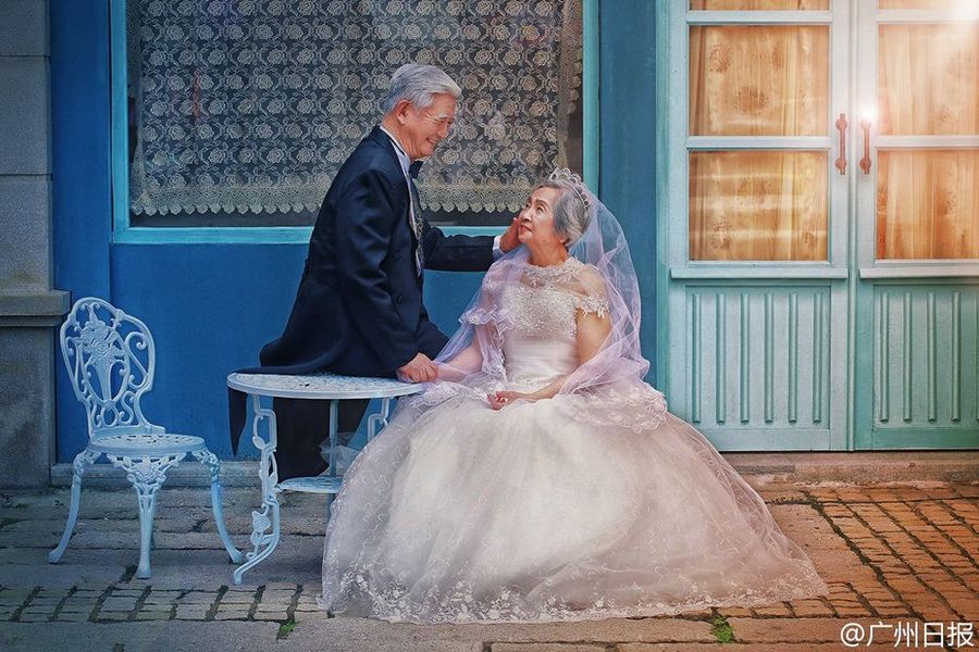 Сказочные свадебные фотографии 80-летней четы 