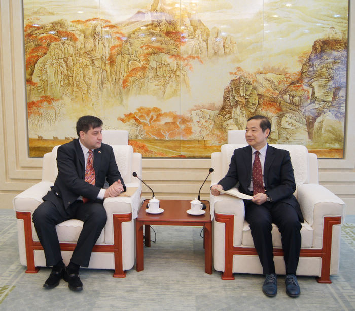 Шанхайский университет иностранных языков и Узбекский университет мировой экономики и дипломатии подписали соглашение о сотрудничестве