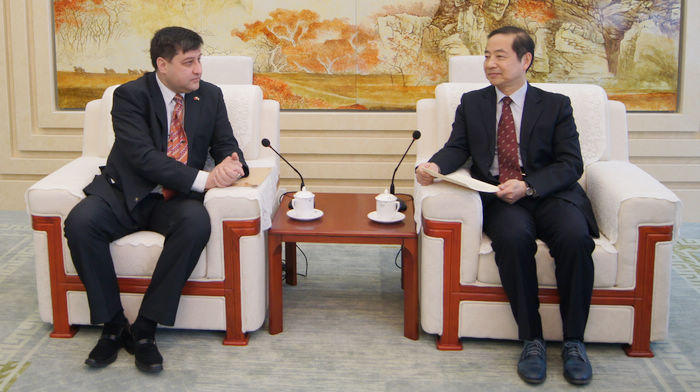 Шанхайский университет иностранных языков и Узбекский университет мировой экономики и дипломатии подписали соглашение о сотрудничестве