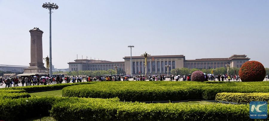 На площади Тяньаньмэнь в преддверии 1 мая разбили настоящий сад