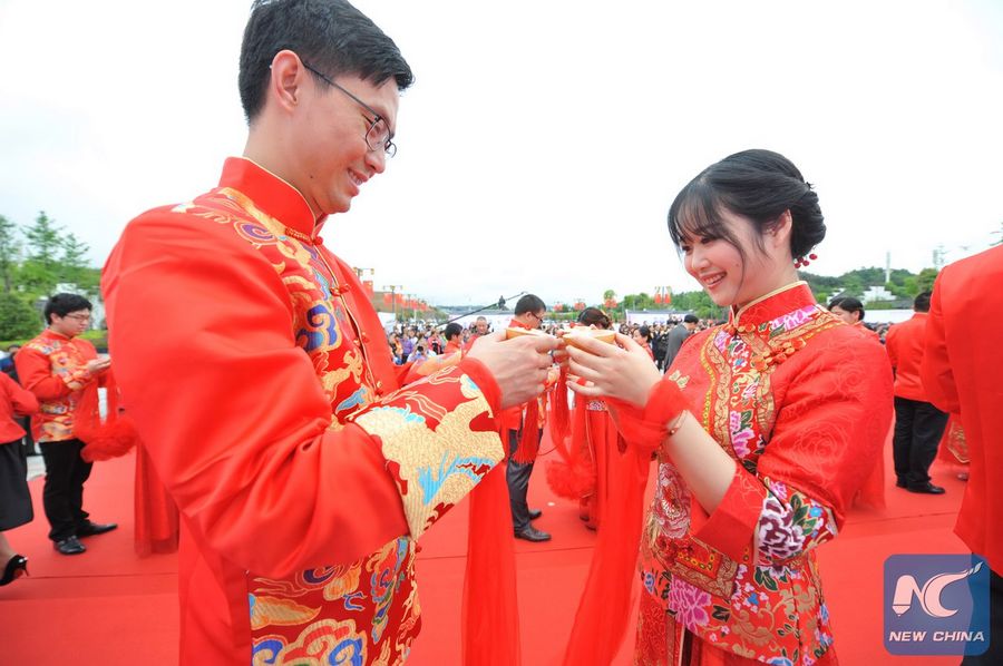 Коллективная свадьба в китайском стиле на востоке Поднебесной