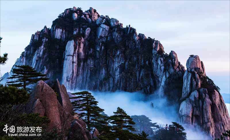 Пик Тяньдуфэн в горах Хуаншань 