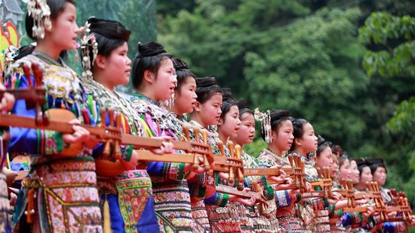 Народность дун отмечает праздник бамбукового риса