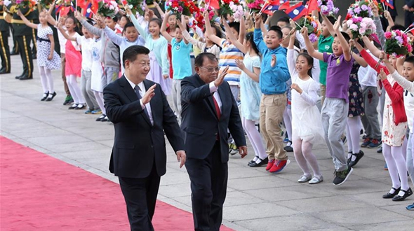 Си Цзиньпин провел переговоры с лидером Лаоса Б. Ворачитом