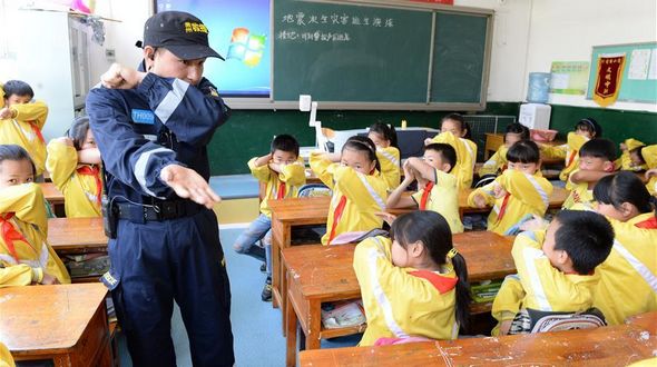 В школах Китая прошли учения по реагированию на землетрясения