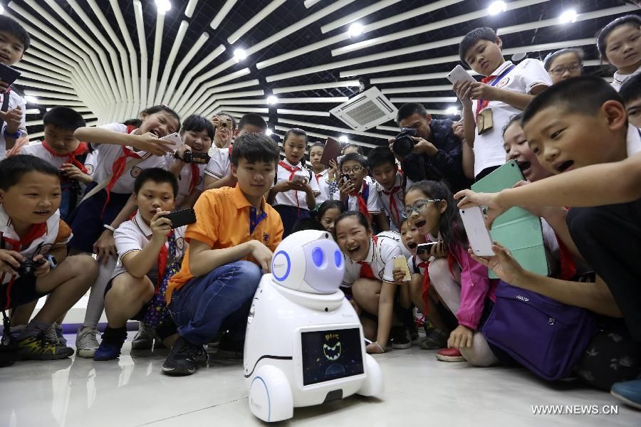 Путешествие в 'Мир роботов' в Чунцине