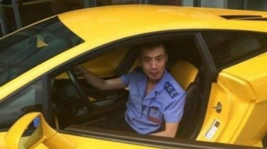 Работник АТП из Тайюаня ездит на работу на Lamborghini