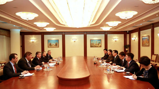 Министр коммерции КНР Гао Хучэн с торгово-экономической делегацией правительства Китая нанес визит в Узбекистан
