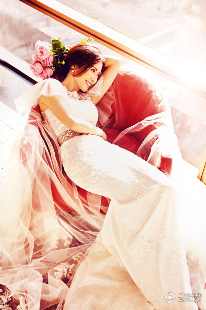 Красотка Юй Фэйхун в свадебных снимках