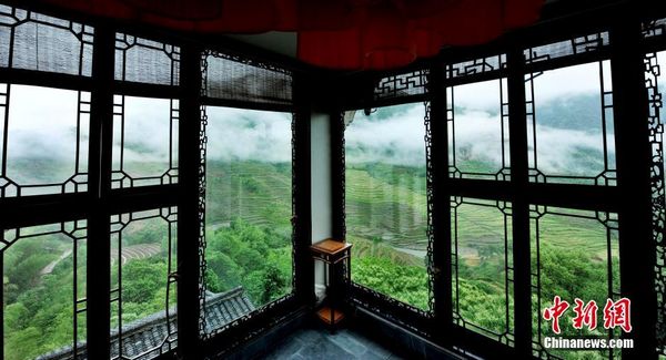 Древний поселок Уюань в дождливый день