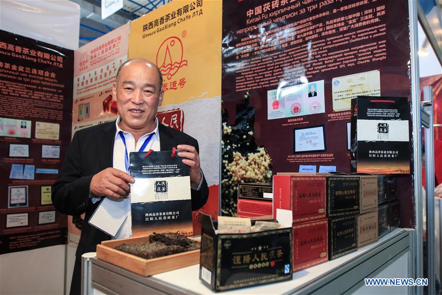 Экспозиция разделена на три тематические секции: стройматериалы и домашний интерьер, техника, товары народного потребления. 