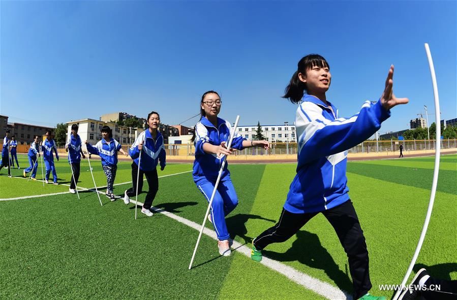 Как отвлечься от напряженных экзаменов -- Физкультурные паузы в школах Шицзячжуана