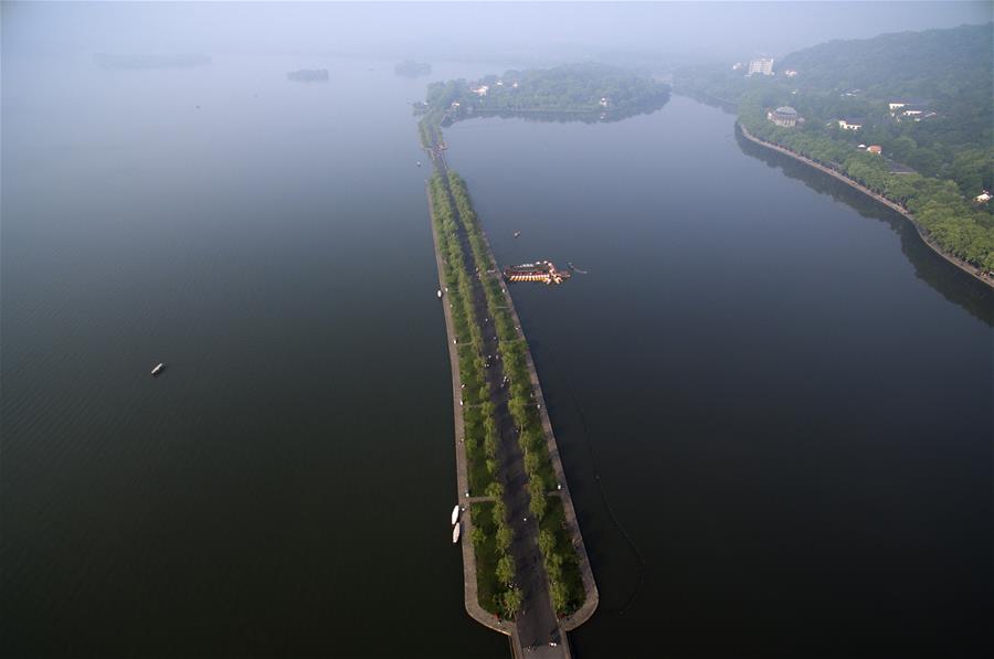 На фото -- вид города Ханчжоу с высоты птичьего полета. В этом городе, расположенном в провинции Чжэцзян на востоке Китая, 4-5 сентября пройдет 11-й саммит 'Группы двадцати'. 