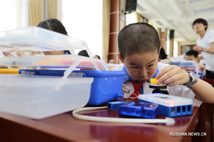 В различных районах Китая проходят мероприятия по случаю предстоящего Международного дня защиты детей