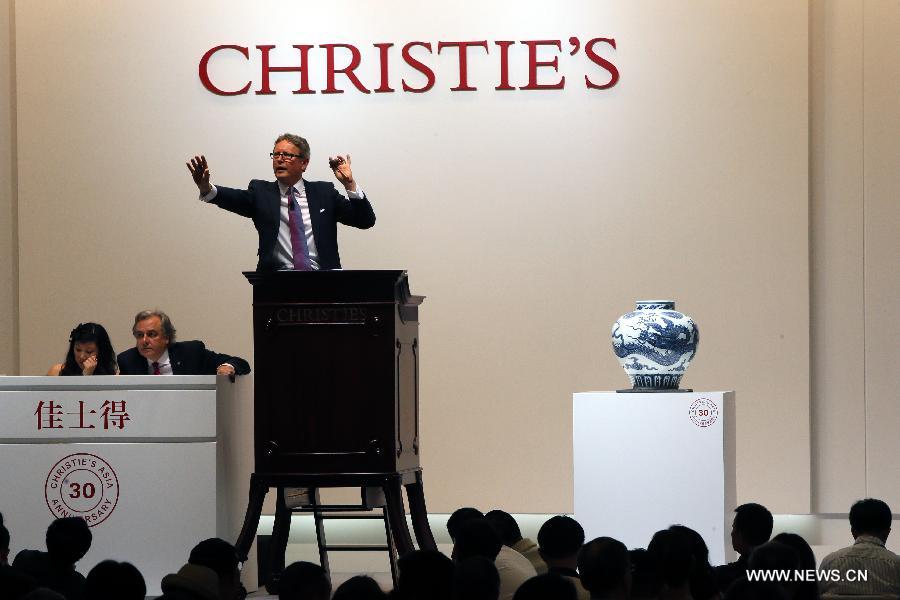 Длившиеся шесть дней весенние торги аукционного дома 'Кристис' завершились в среду в Сянгане. С молотка ушли более 3000 лотов на общую сумму 2,8 млрд сянганских долларов /360,36 млн долл США/.