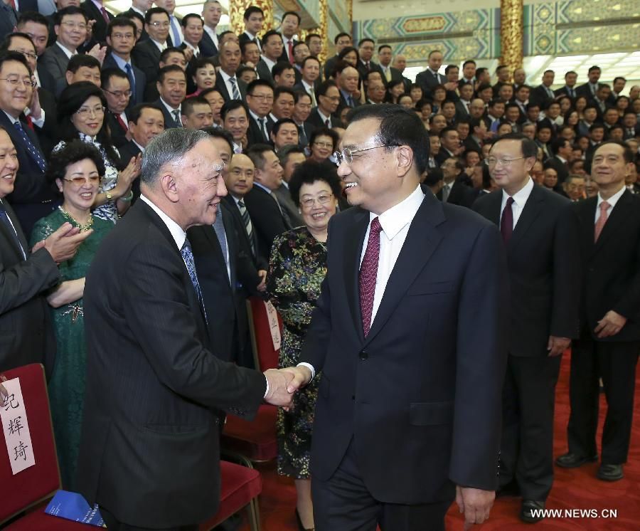 Ли Кэцян ожидает от китайских эмигрантов и этнических китайцев большего вклада в экономическое развитие Китая