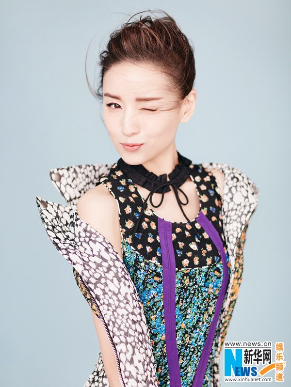 Изящная актриса Дун Цзе