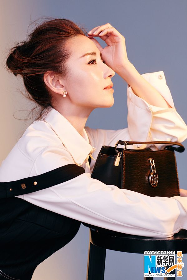 Изящная актриса Дун Цзе