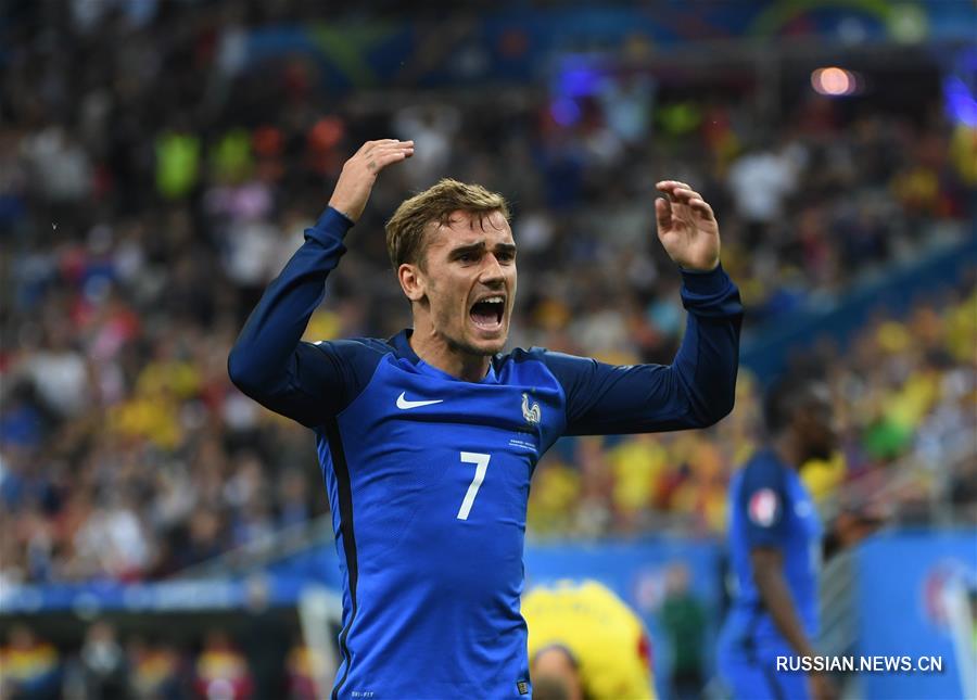 Сборная Франции победила команду Румынии в стартовом матче чемпионата Европы по футболу в Париже со счетом 2:1.