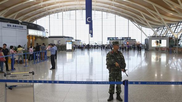 В шанхайском аэропорту Пудун произошел взрыв хлопушек