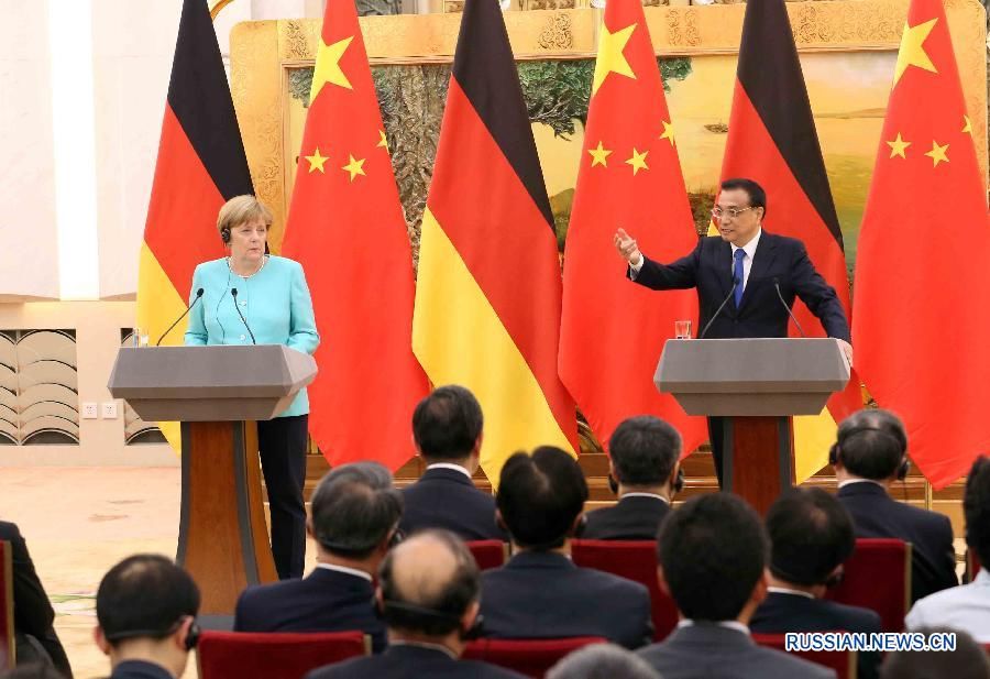 Ли Кэцян и канцлер Германии А. Меркель провели совместную пресс- конференцию