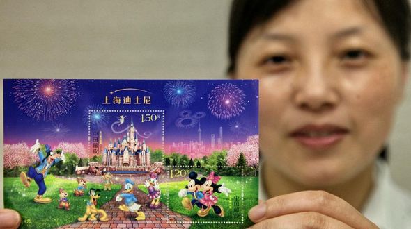 В Китае выпущен набор почтовых марок, посвященных Шанхайскому Диснейленду