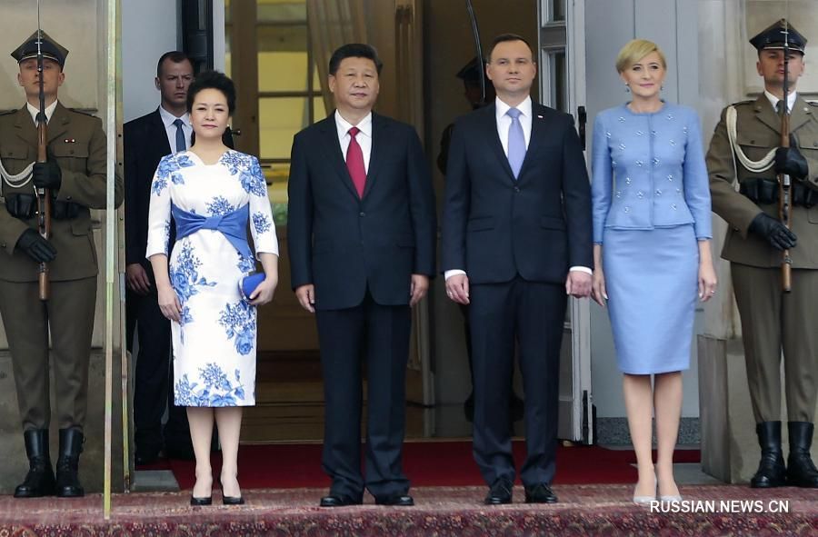 Си Цзиньпин присутствовал на церемонии приветствия, устроенной президентом Польши