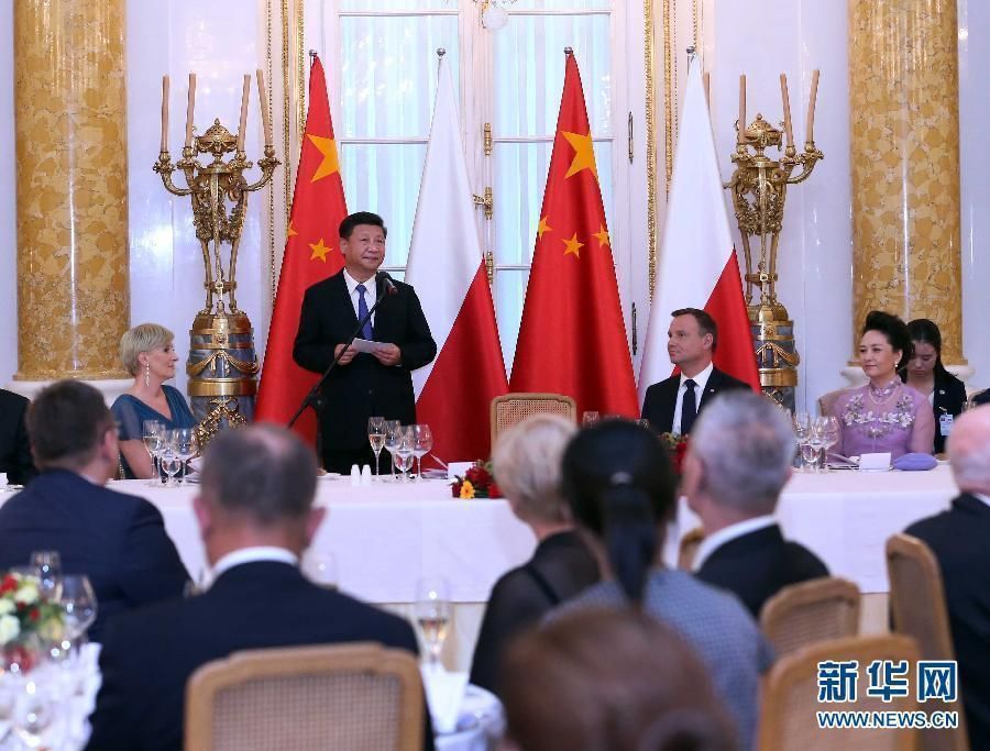 Си Цзиньпин принял участие в приеме, устроенном в его честь президентом Польши Анджеем Дудой