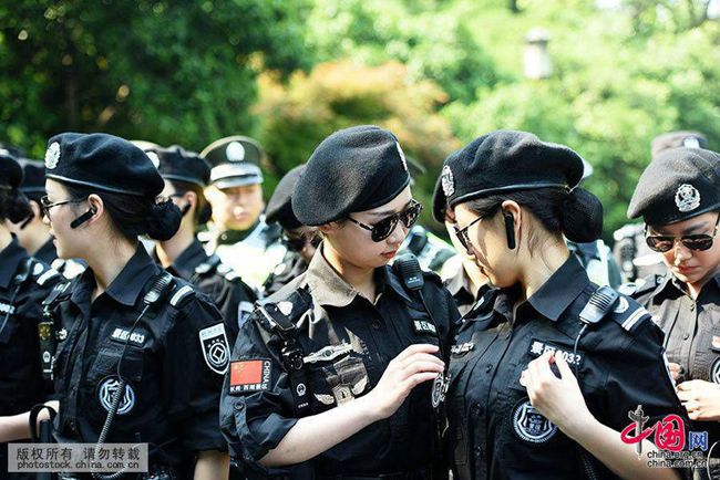 В Ханчжоу создана англоговорящая патрульная бригада из местных красавиц для помощи туристам 