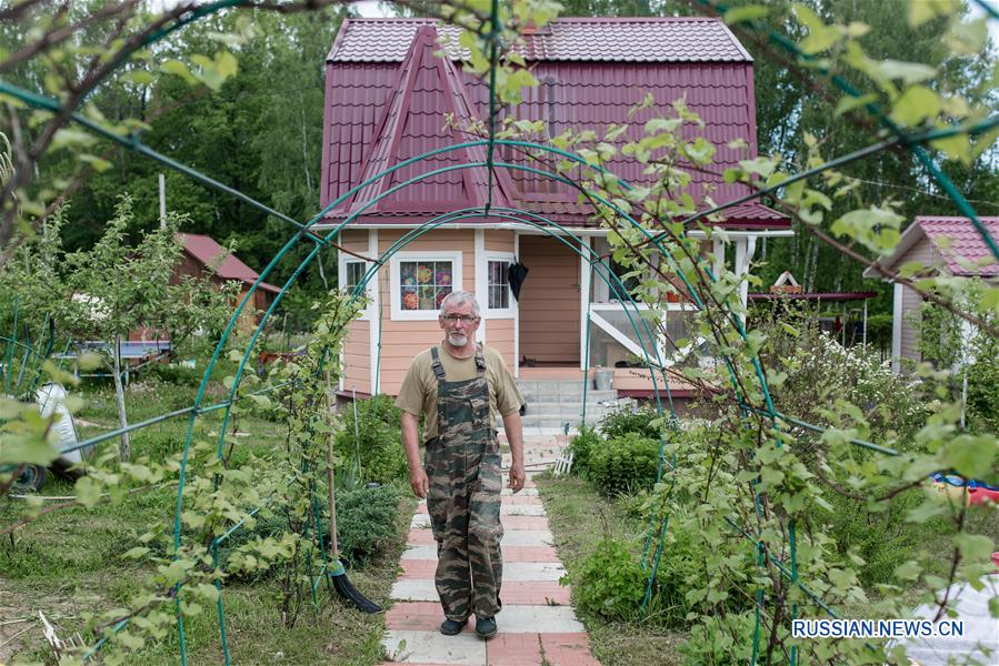 Дача в России - это не роскошь, а необходимая для жизни вещь. В летние месяцы она стала для россиян второй квартирой. 