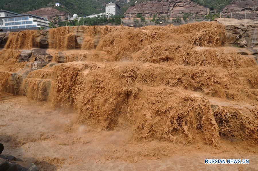 Из-за дождей в верховьях Хуанхэ и регулированного водосброса из водохранилищ произошел первый с начала сезона паводков подъем уровня воды в каньоне Цзиньшань. 
