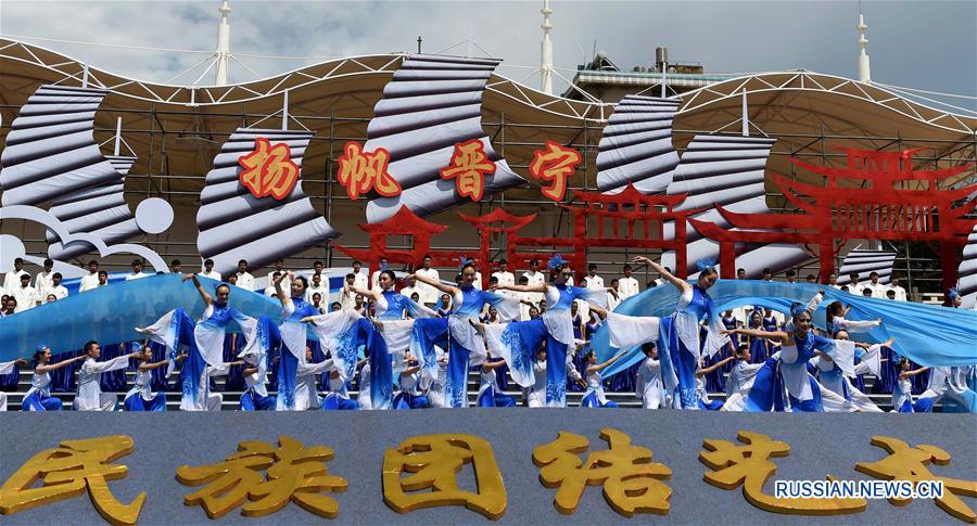 Недельный Международный культурно-туристический фестиваль имени средневекового флотоводца Чжэн Хэ открылся сегодня, в День китайского мореплавания, на родине Чжэн Хэ в уезде Цзиньнин городского округа Куньмин провинции Юньнань .