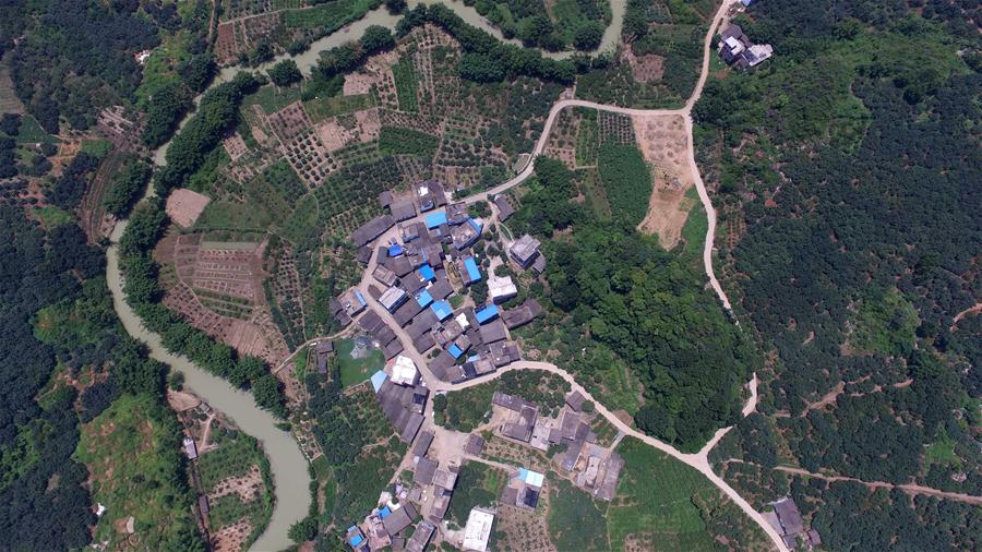 В опубликованный Китаем в июне третий список традиционных деревень, которые получат финансовую под держку государства, вошли 15 сел Гуанси, 12 из них находятся в Гунчэн-Яоском автономном уезде.