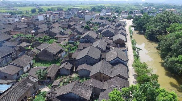 Древняя деревня в Гунчэн-Яоском автономном уезде ГЧАР