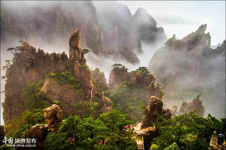 Живописные пейзажи в горах Хуаншань после дождя