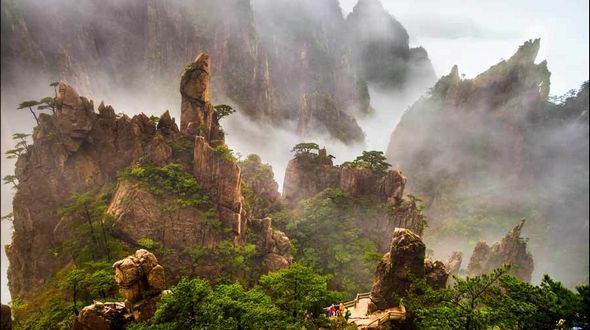 Живописные пейзажи в горах Хуаншань после дождя
