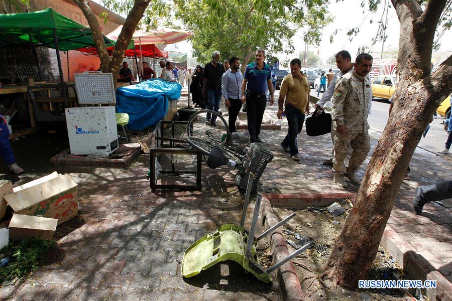 В воскресенье по меньшей мере 14 человек погибли и более 20 получили ранения при взрыве, совершенном террористом-смертником в столице Ирака. 